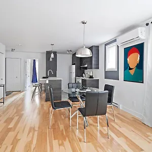 Holiday home Brand New Contemporary 2-bedroom 