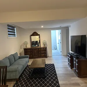 Apartment Spacious 2 Bedroom & Kitchen Basement Near Airport 