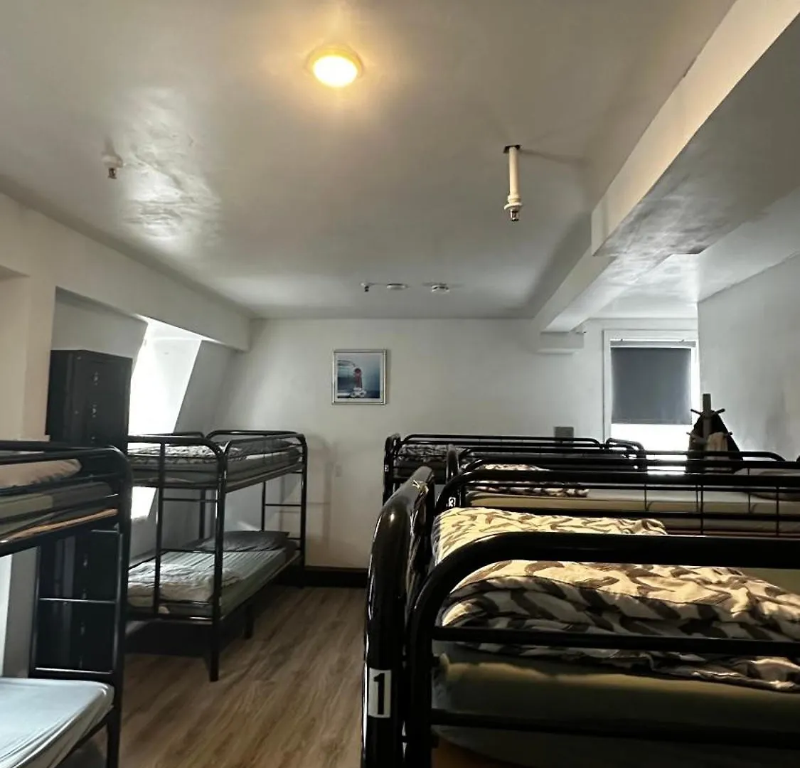 **  Queen Nest Hotel Toronto Canada