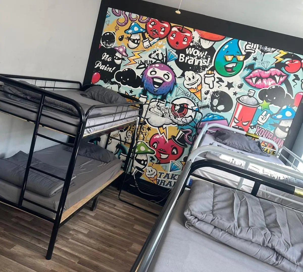 **  Queen Nest Hotel Toronto Canada