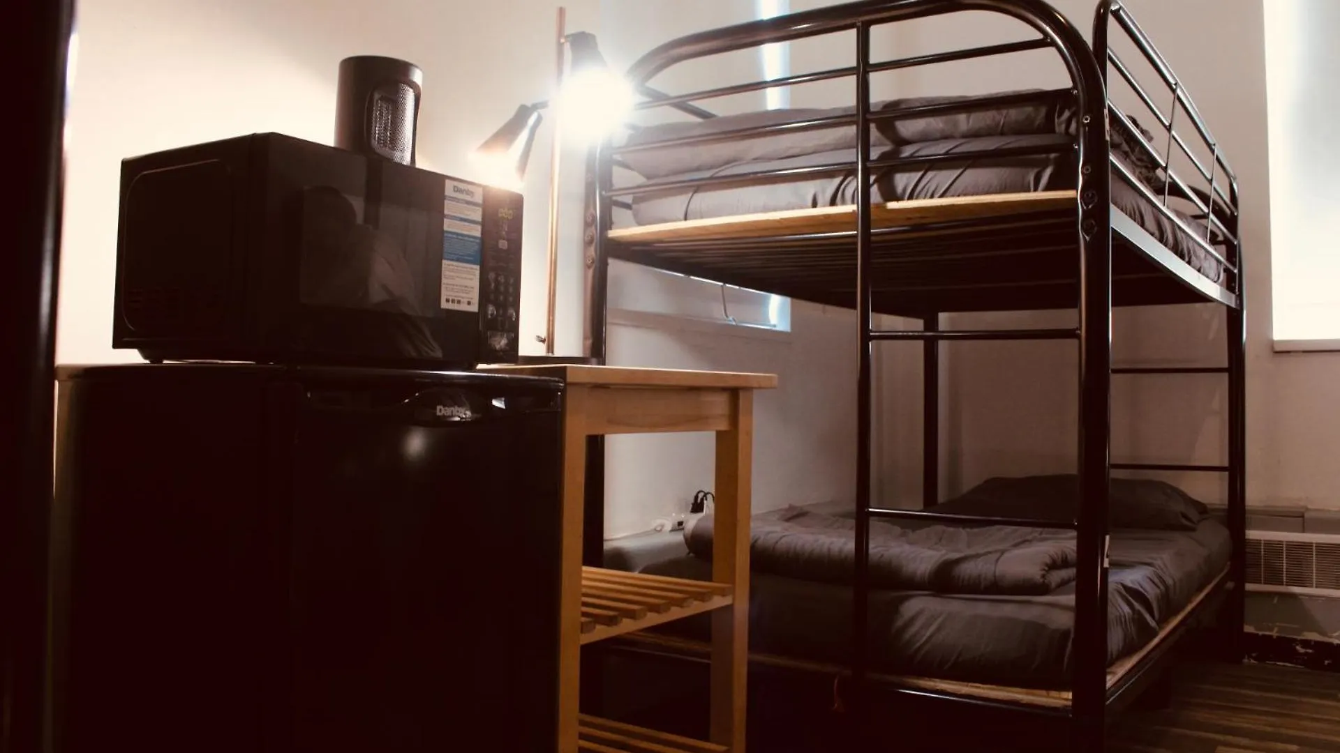 **  Queen Nest Hotel Toronto Canada