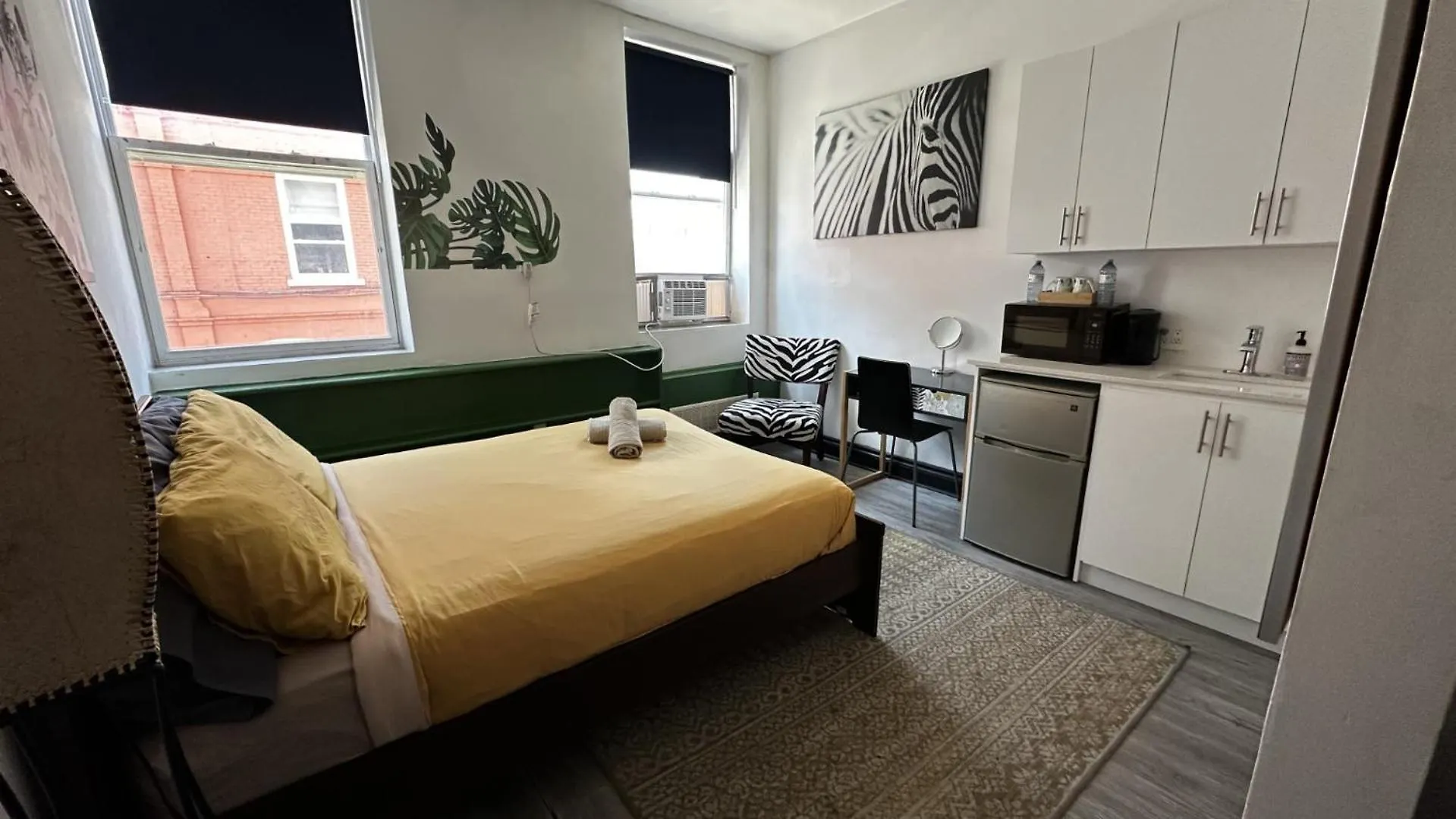 **  Queen Nest Hotel Toronto Canadá